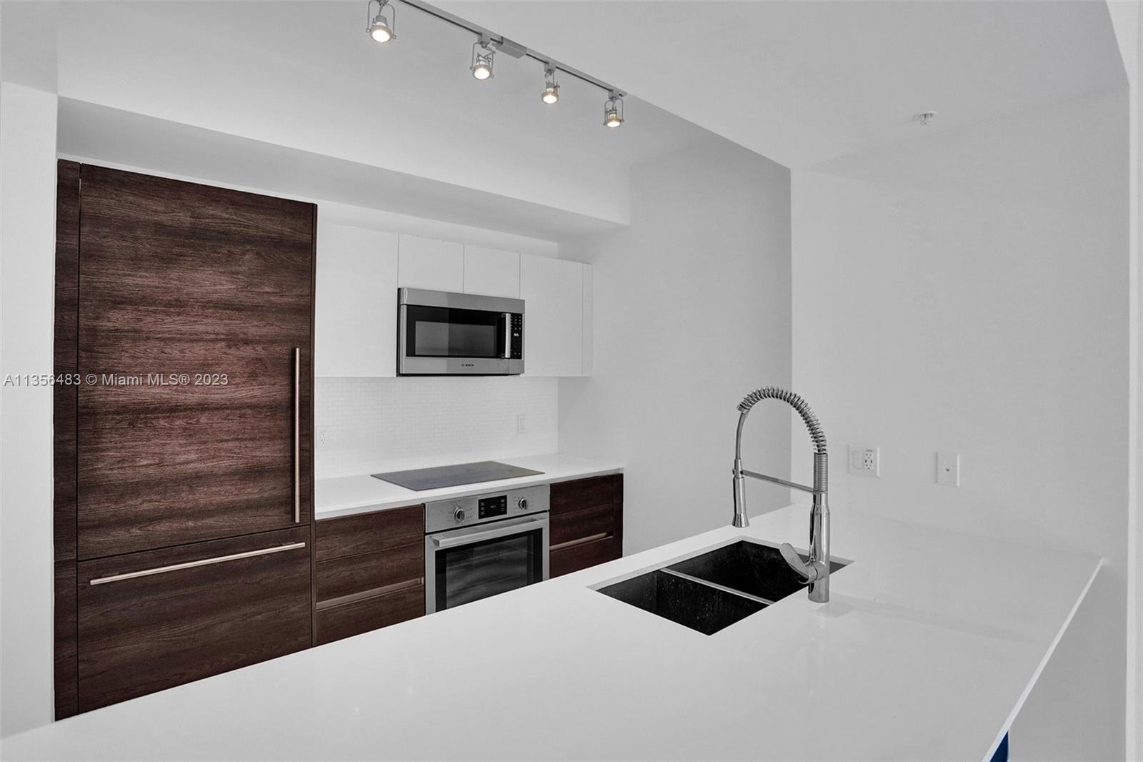 MERRICK MANOR - Residential Lease
