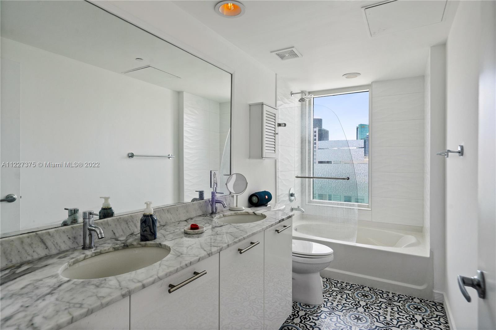 THE PLAZA 901 BRICKELL CO - Residential Lease