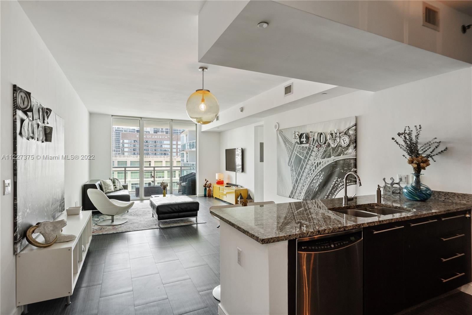 THE PLAZA 901 BRICKELL CO - Residential Lease