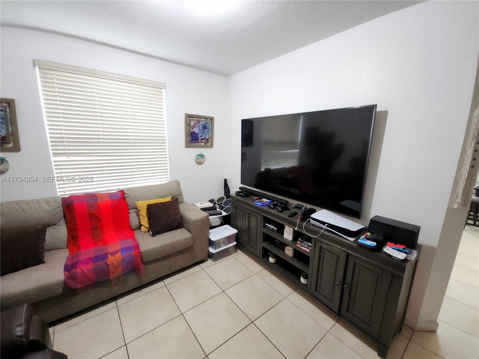 FIJI CONDO NO 3 - Residential