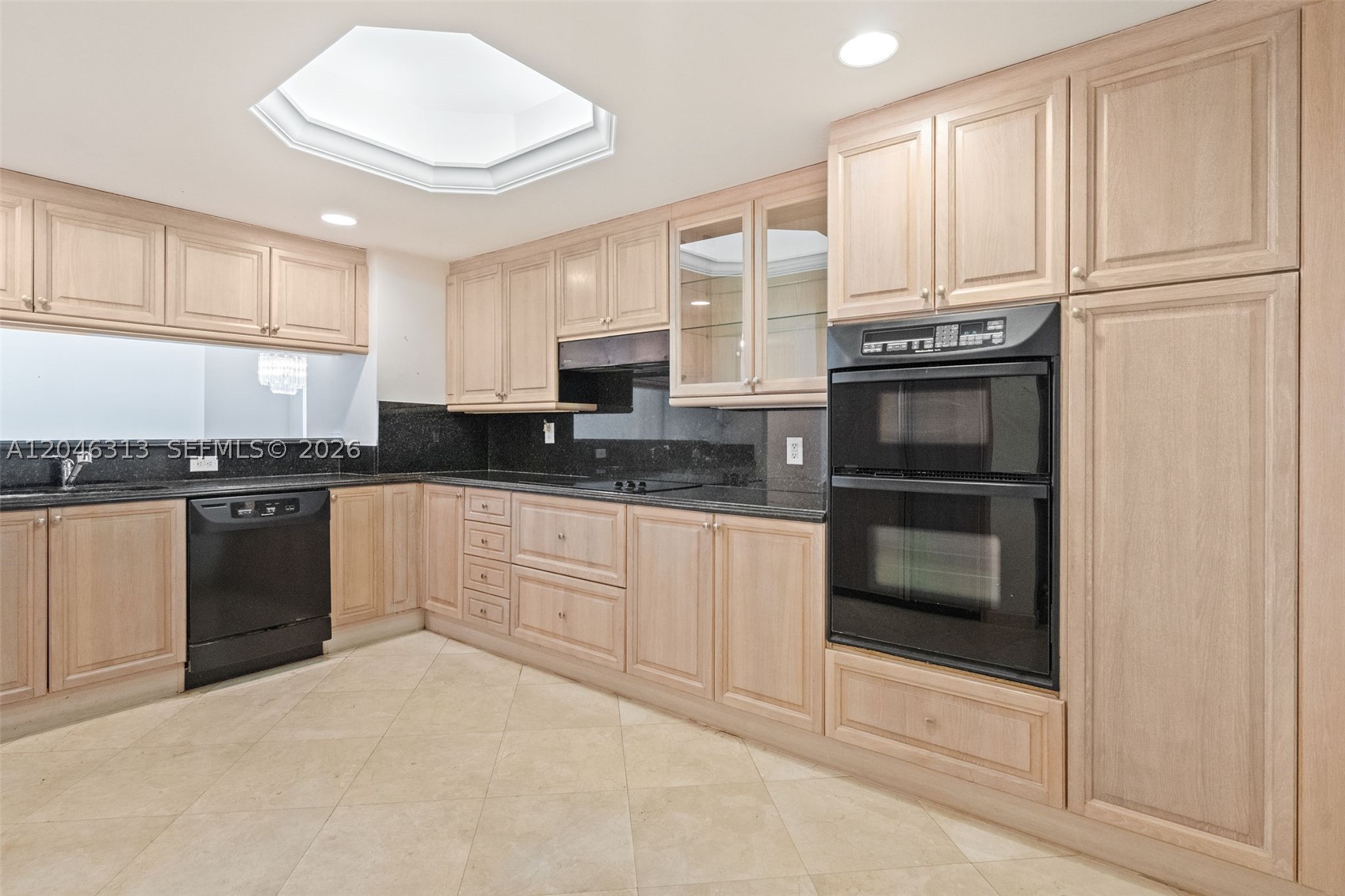 SOLIMAR CONDO - Residential