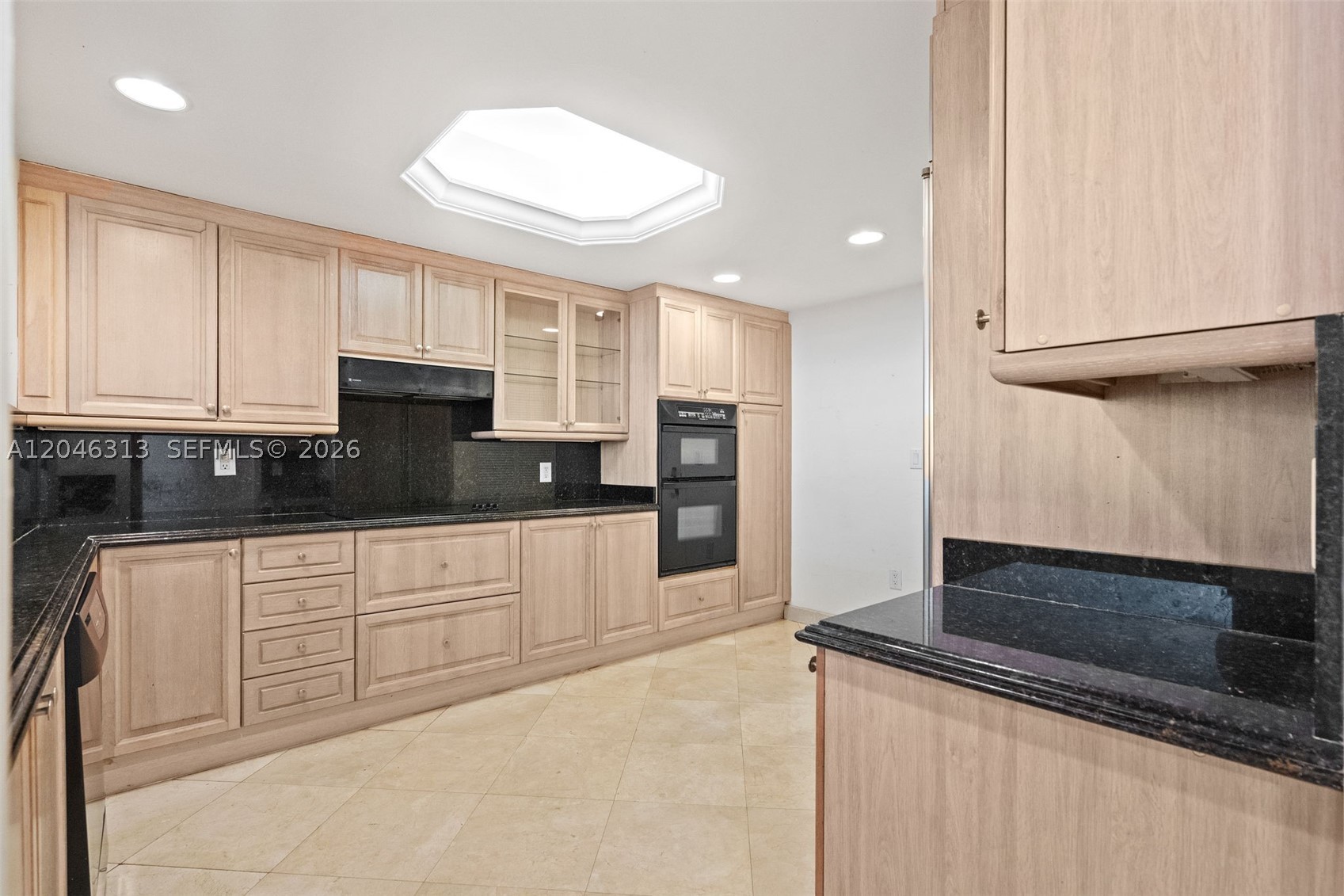 SOLIMAR CONDO - Residential