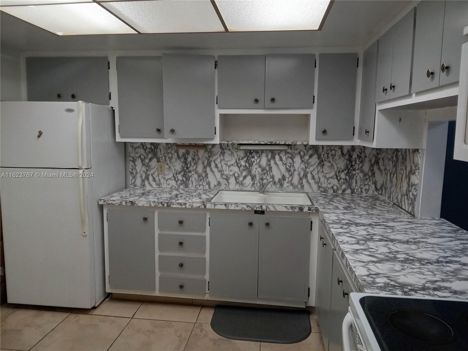 FOUNTAINVIEW CONDO - Residential