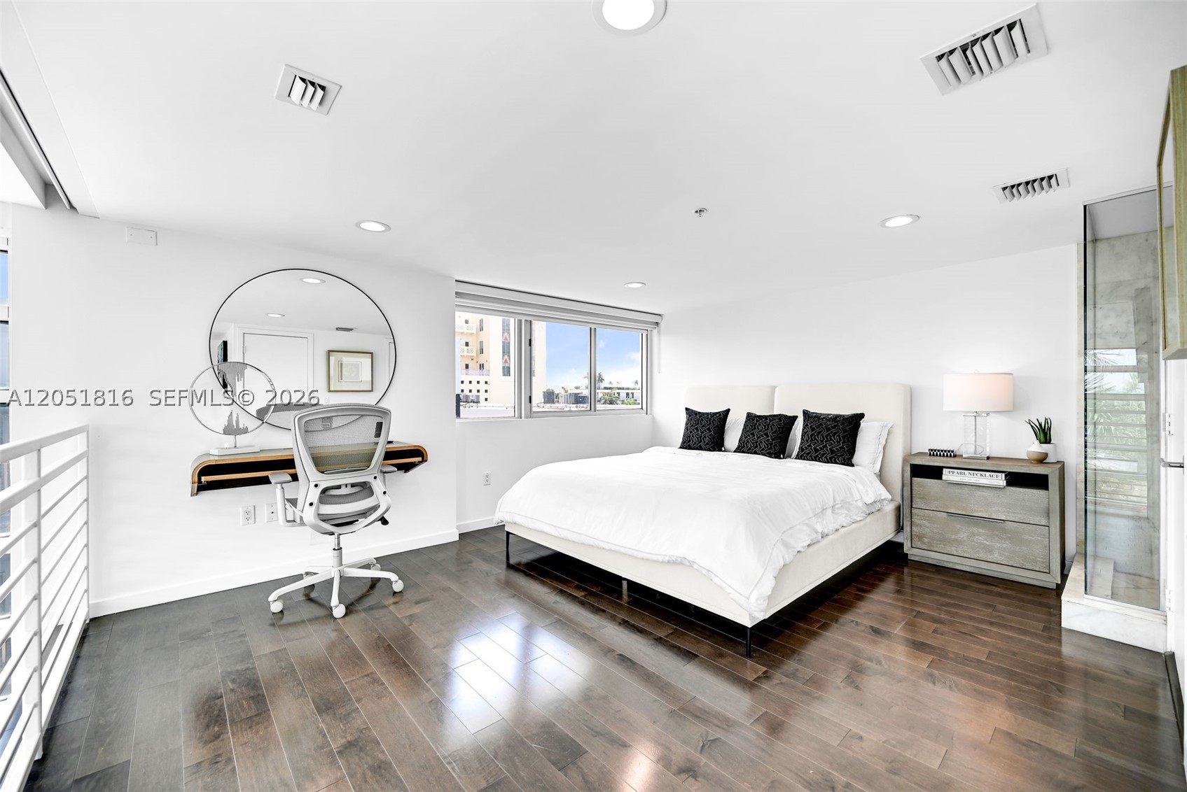 MERIDIAN 5 CONDO - Residential