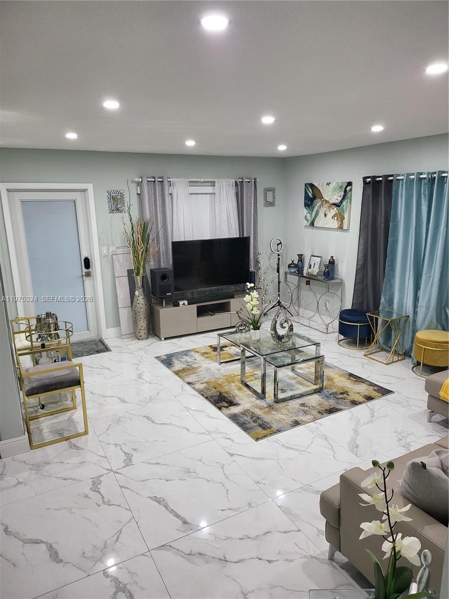 RODMAN OF HOLLYWOOD CONDO - Residential