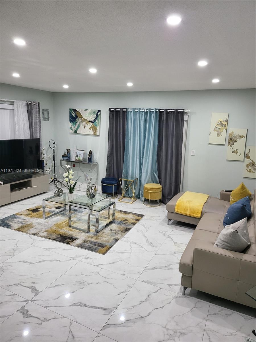 RODMAN OF HOLLYWOOD CONDO - Residential
