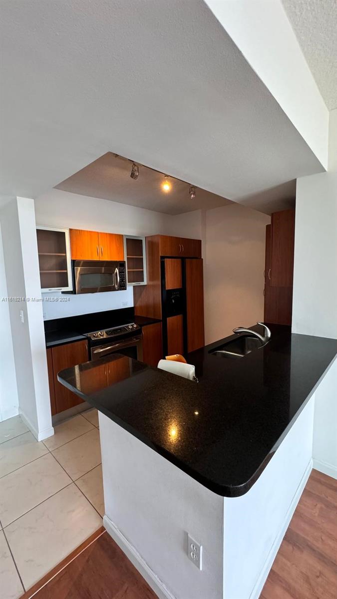 VENTURE AT AVENTURA EAST - Residential Lease