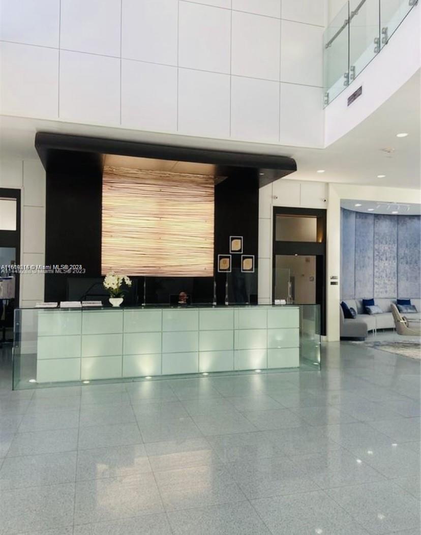 VENTURE AT AVENTURA EAST - Residential Lease