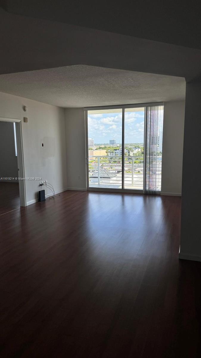 VENTURE AT AVENTURA EAST - Residential Lease