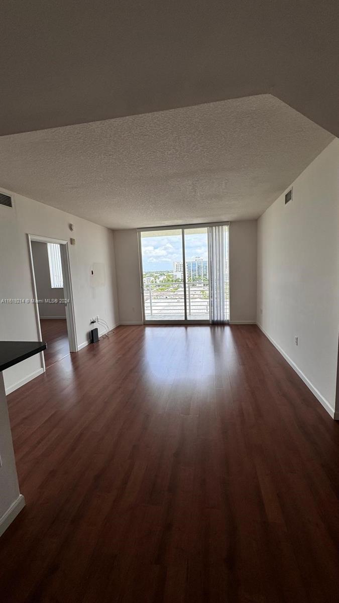 VENTURE AT AVENTURA EAST - Residential Lease