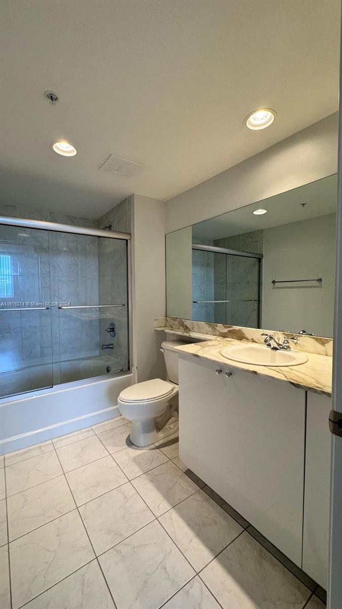 VENTURE AT AVENTURA EAST - Residential Lease