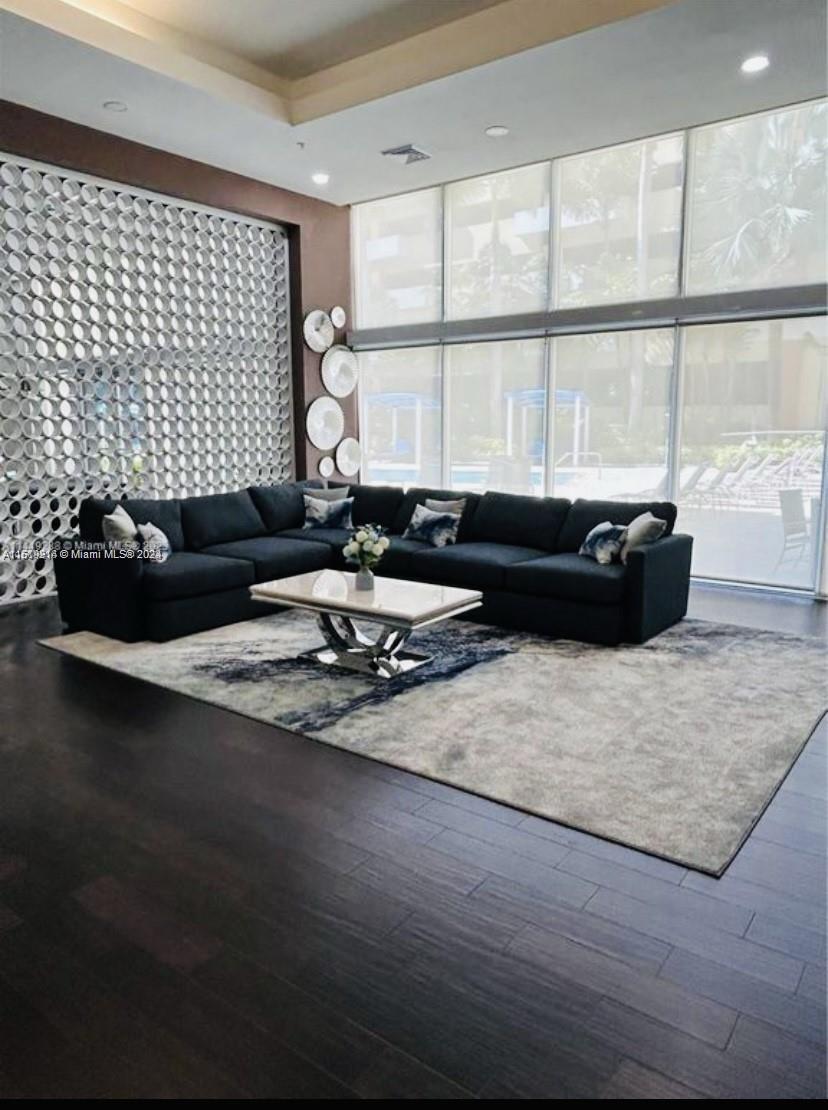 VENTURE AT AVENTURA EAST - Residential Lease