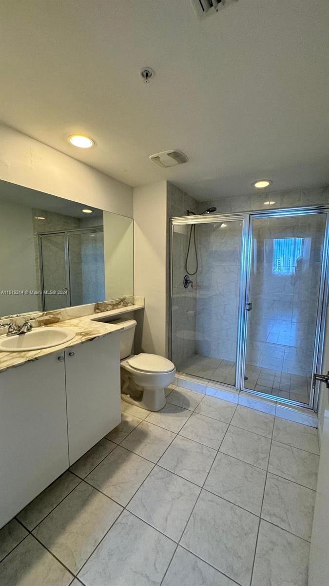 VENTURE AT AVENTURA EAST - Residential Lease
