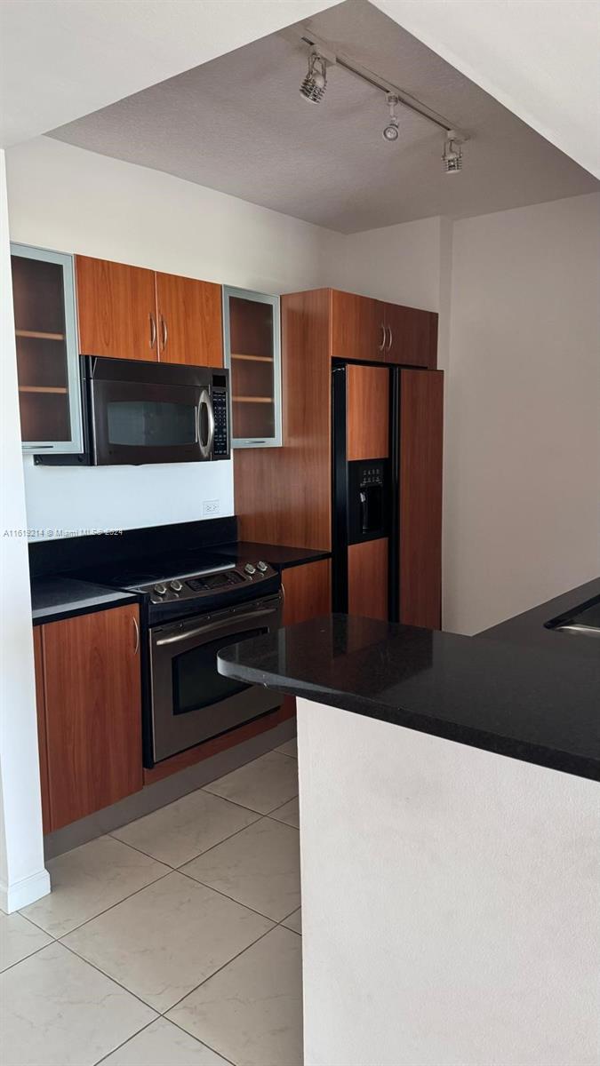 VENTURE AT AVENTURA EAST - Residential Lease