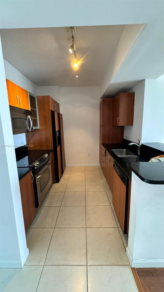 VENTURE AT AVENTURA EAST - Residential Lease