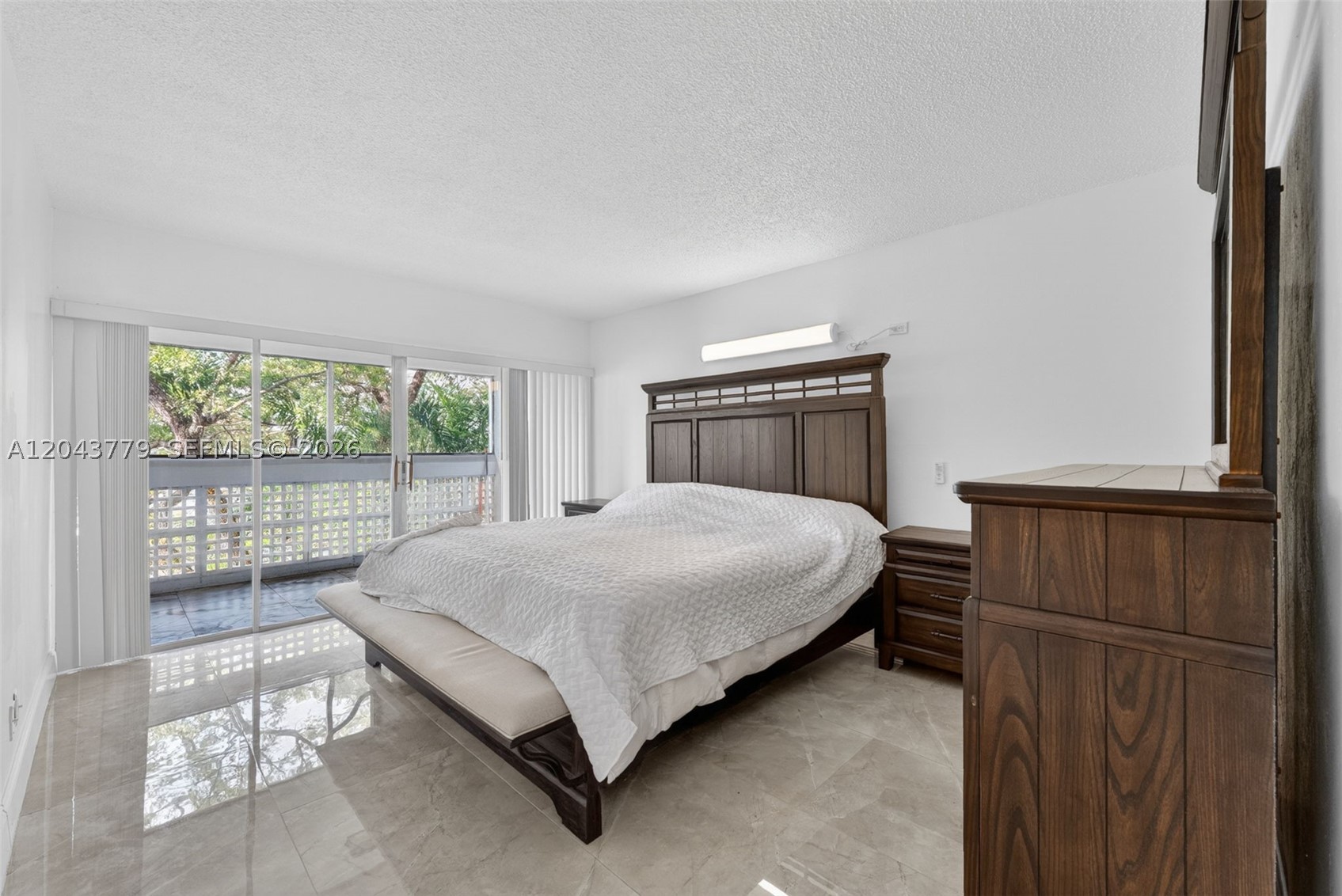 LAKES OF INVERRARY CONDO - Residential