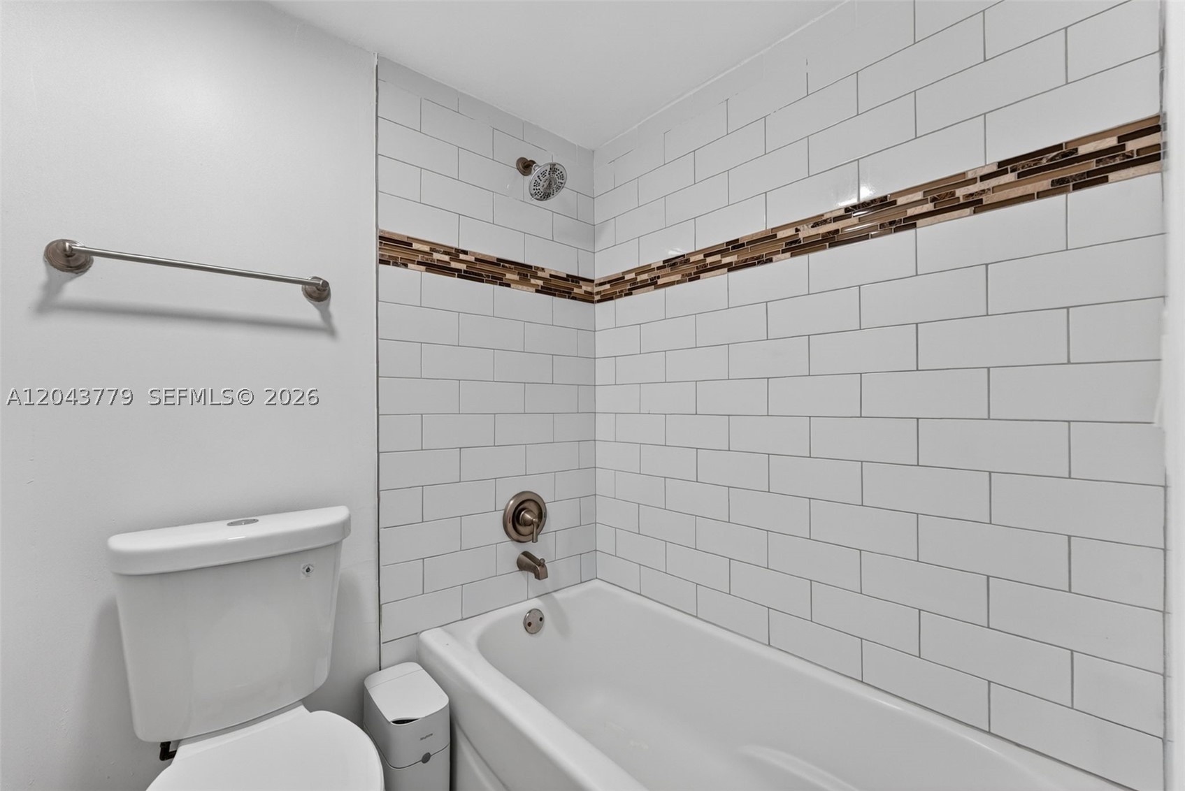 LAKES OF INVERRARY CONDO - Residential