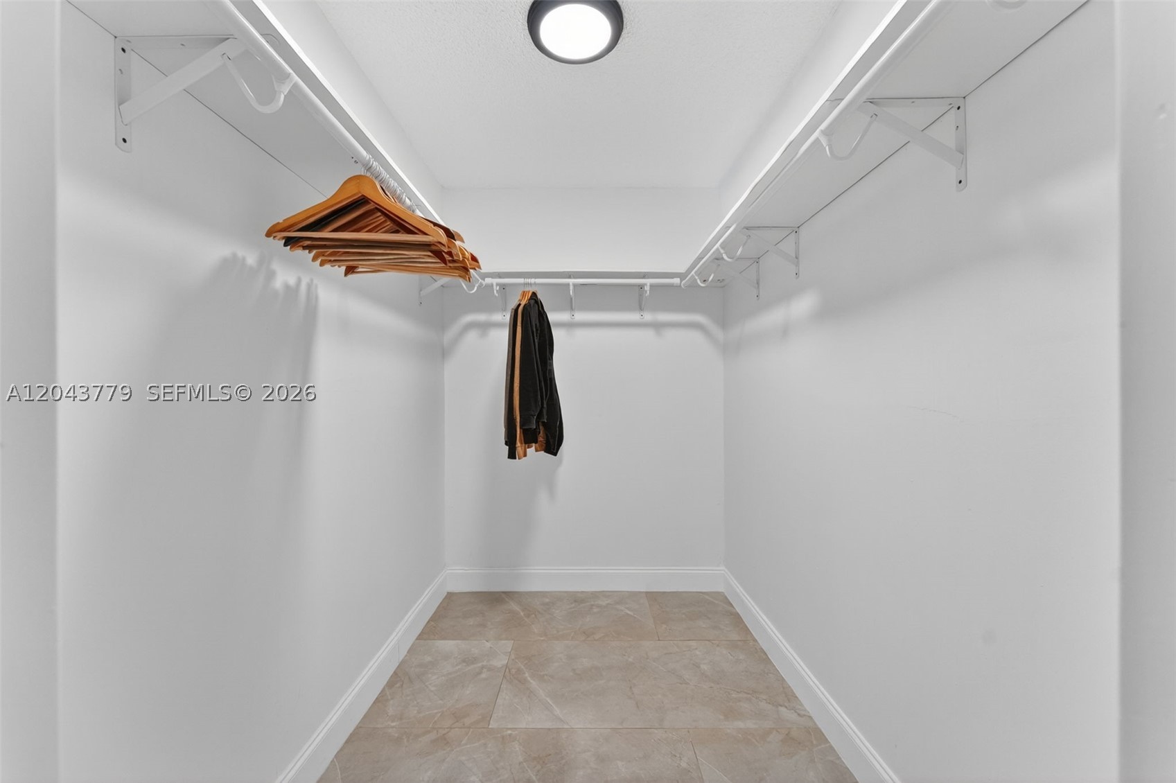 LAKES OF INVERRARY CONDO - Residential