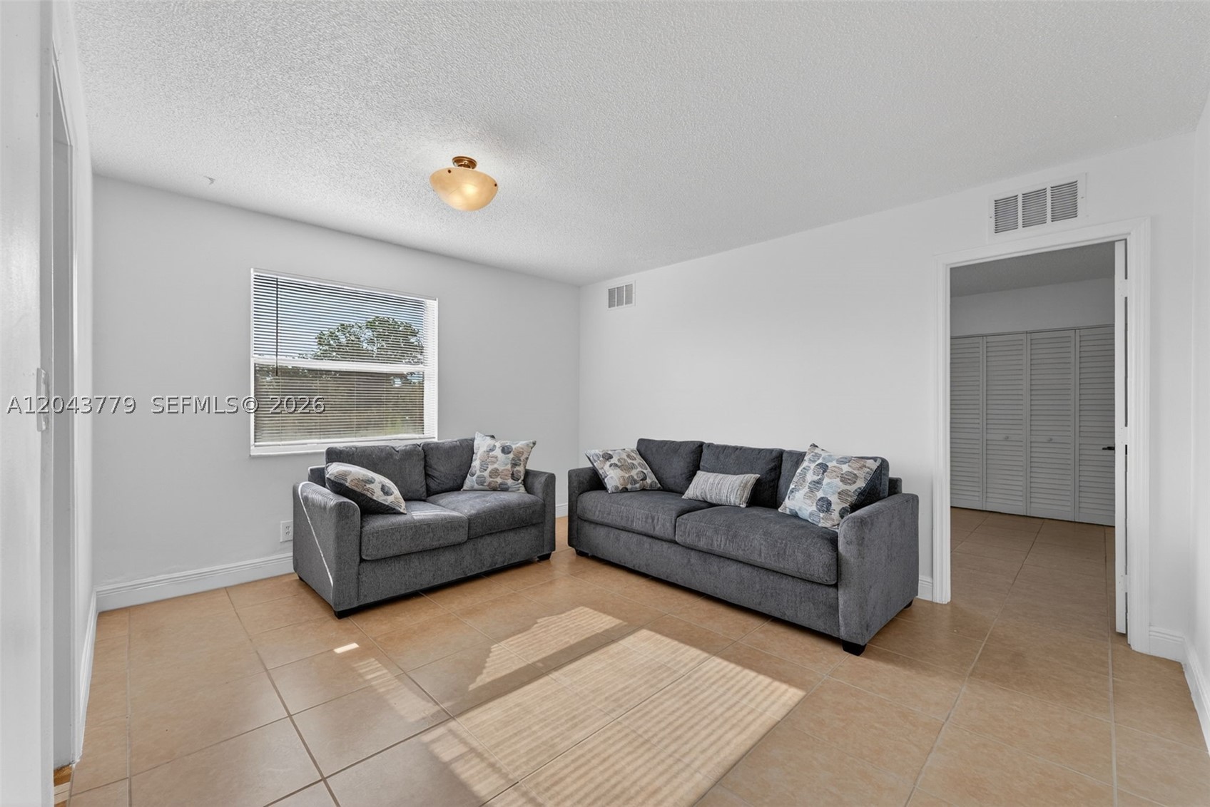 LAKES OF INVERRARY CONDO - Residential