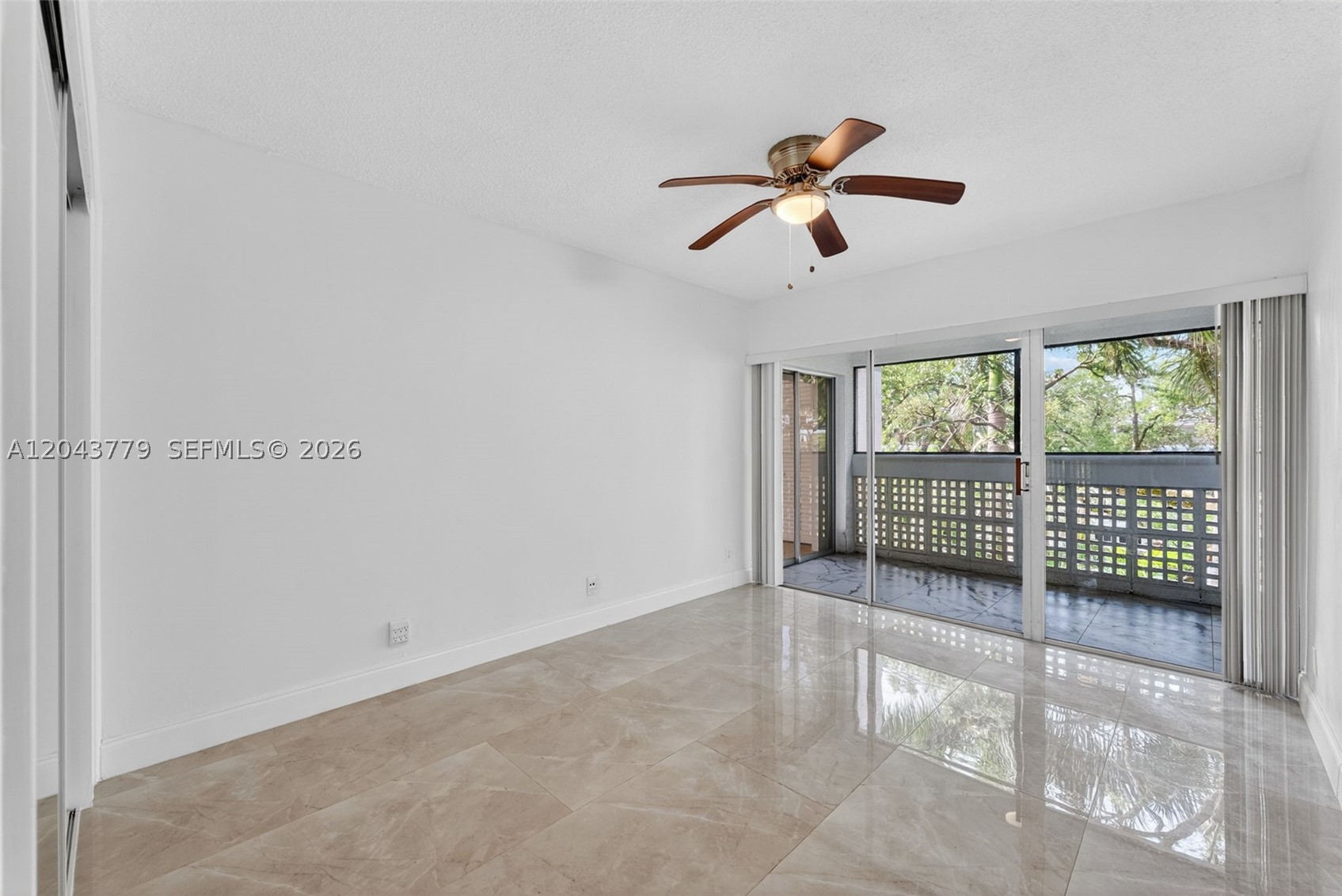 LAKES OF INVERRARY CONDO - Residential