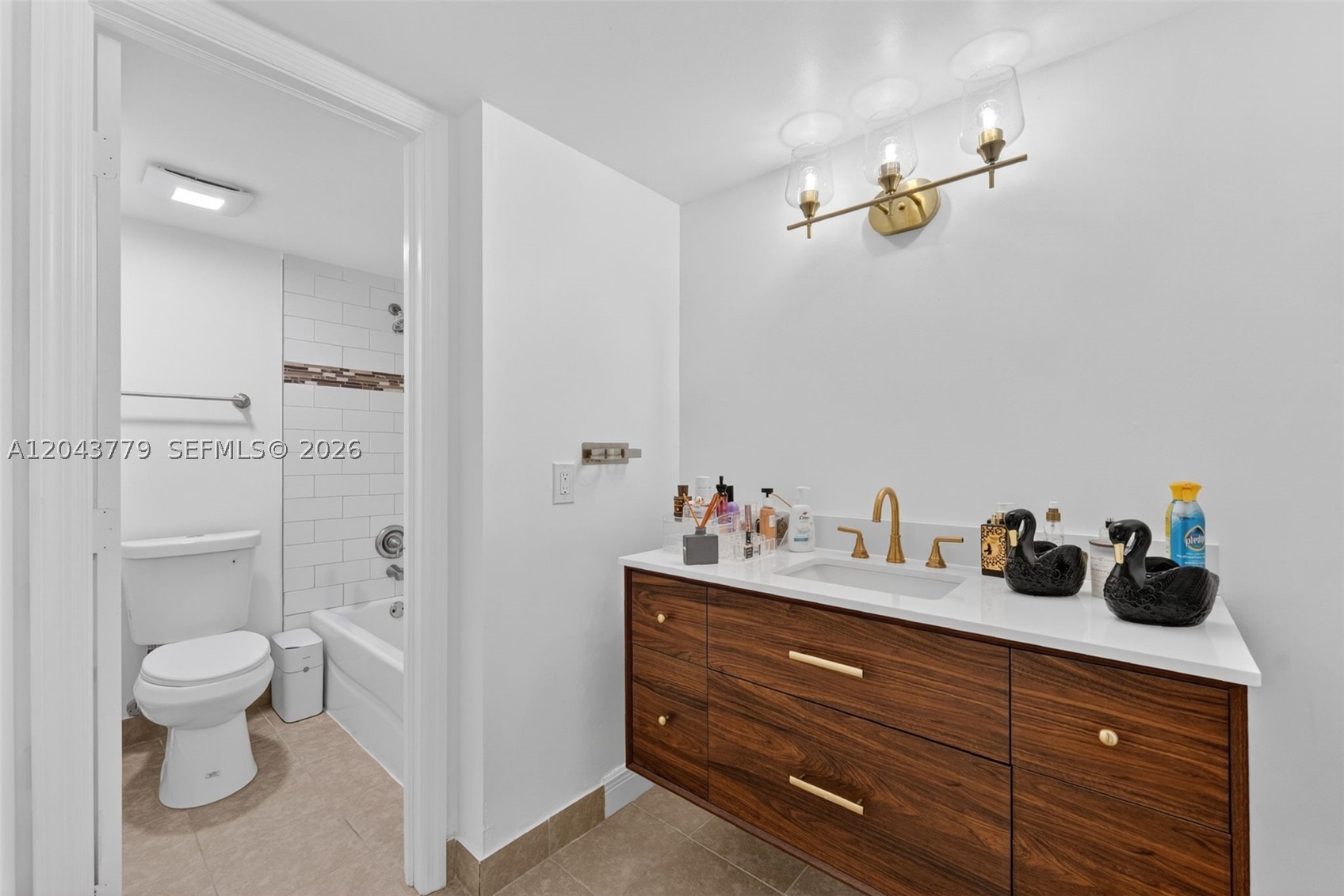 LAKES OF INVERRARY CONDO - Residential
