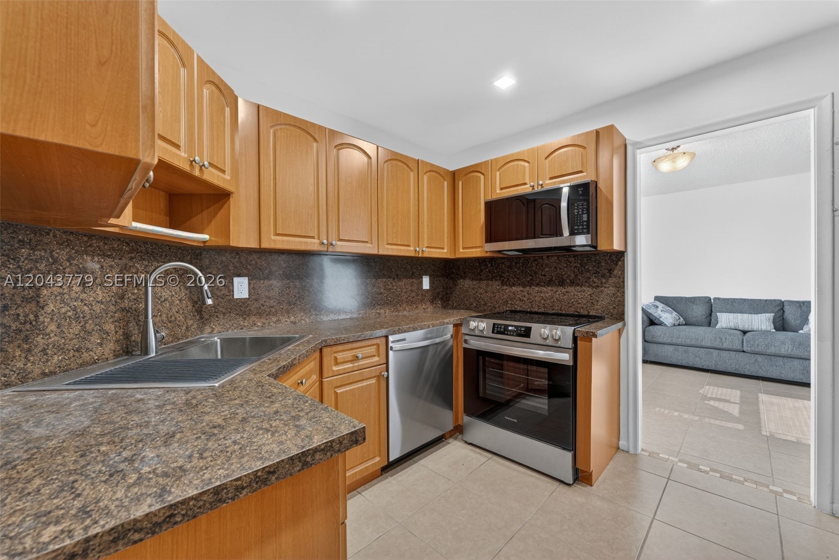 LAKES OF INVERRARY CONDO - Residential