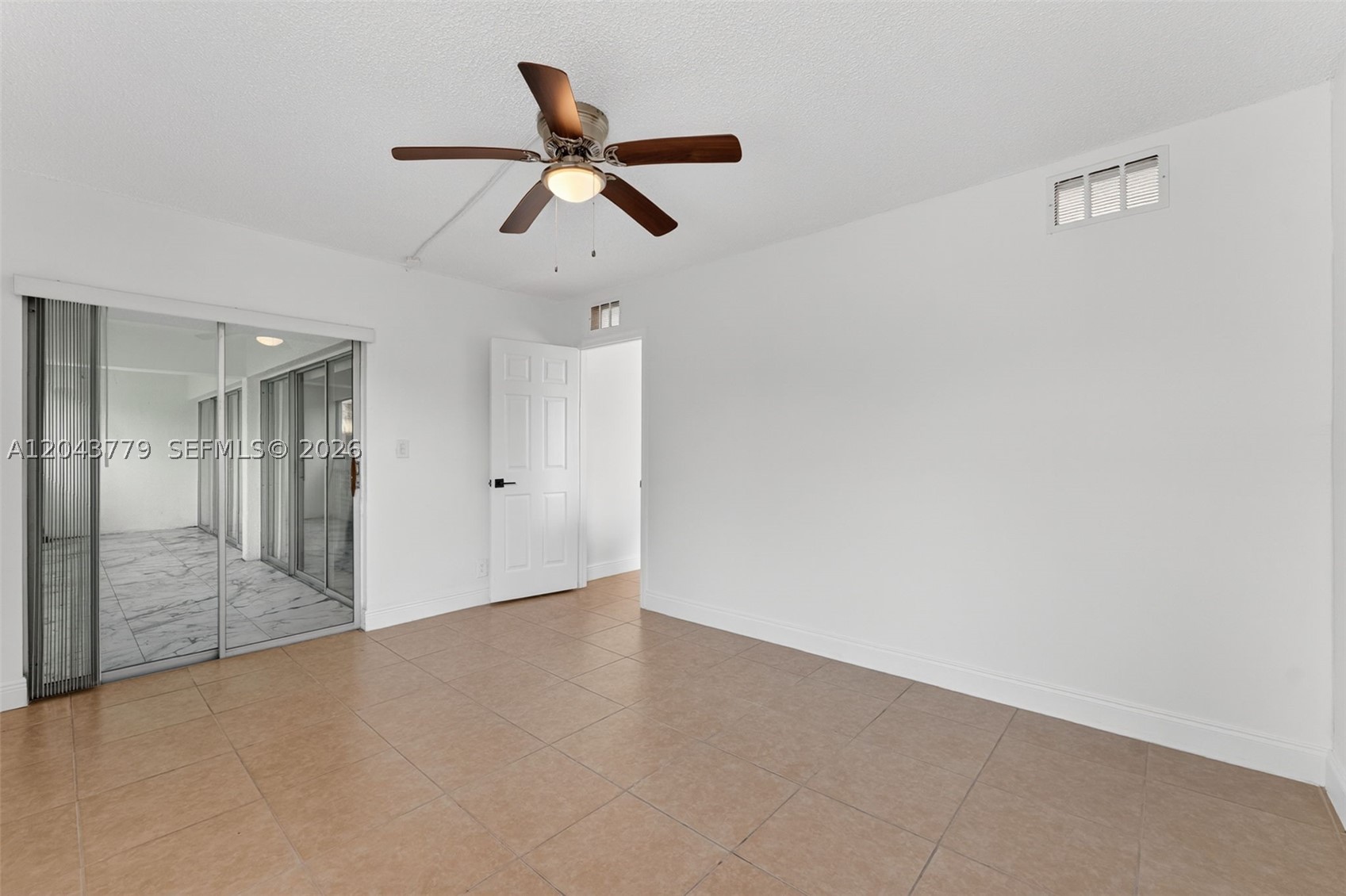 LAKES OF INVERRARY CONDO - Residential