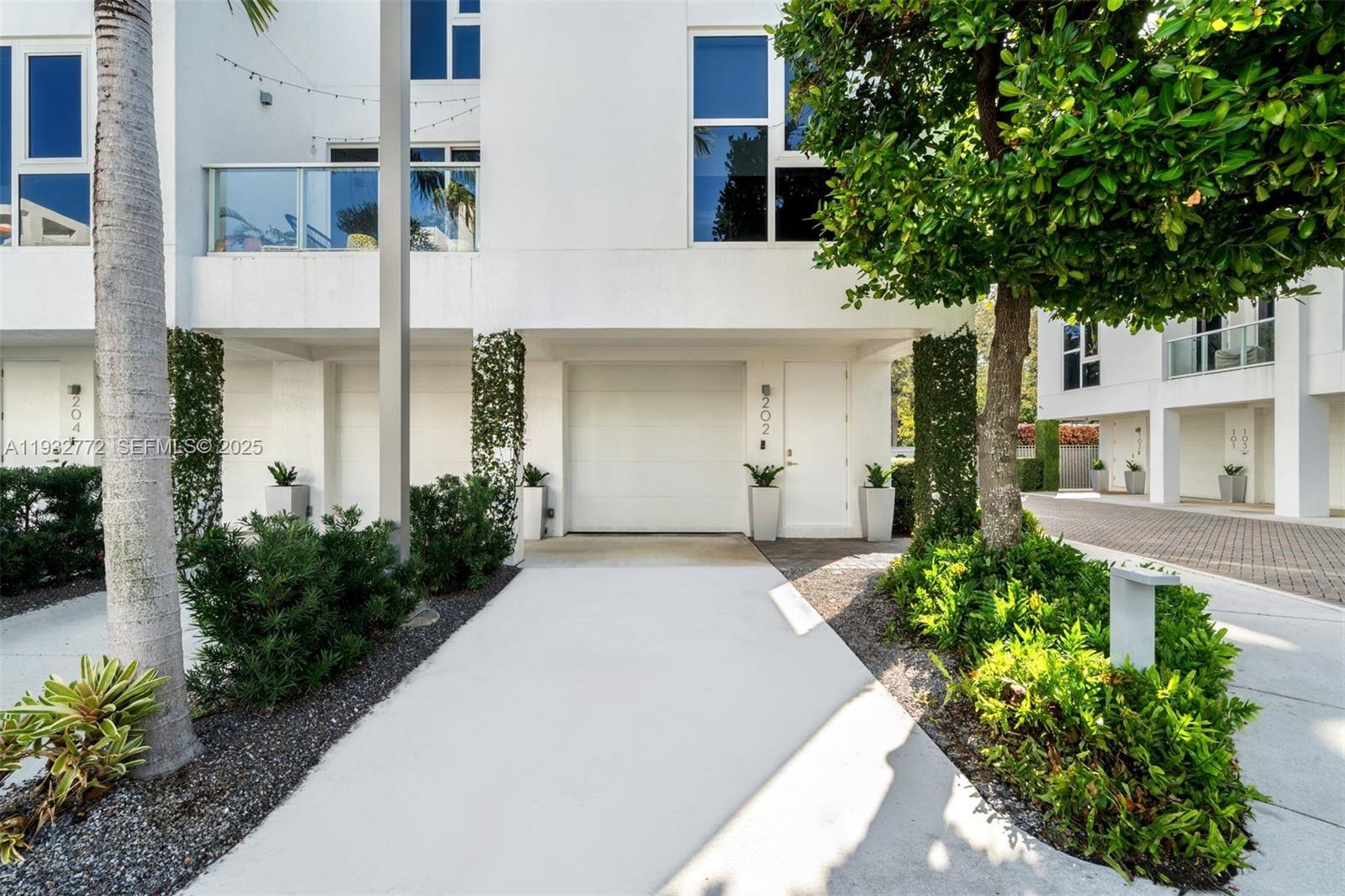 ONE BAY CONDO - Residential