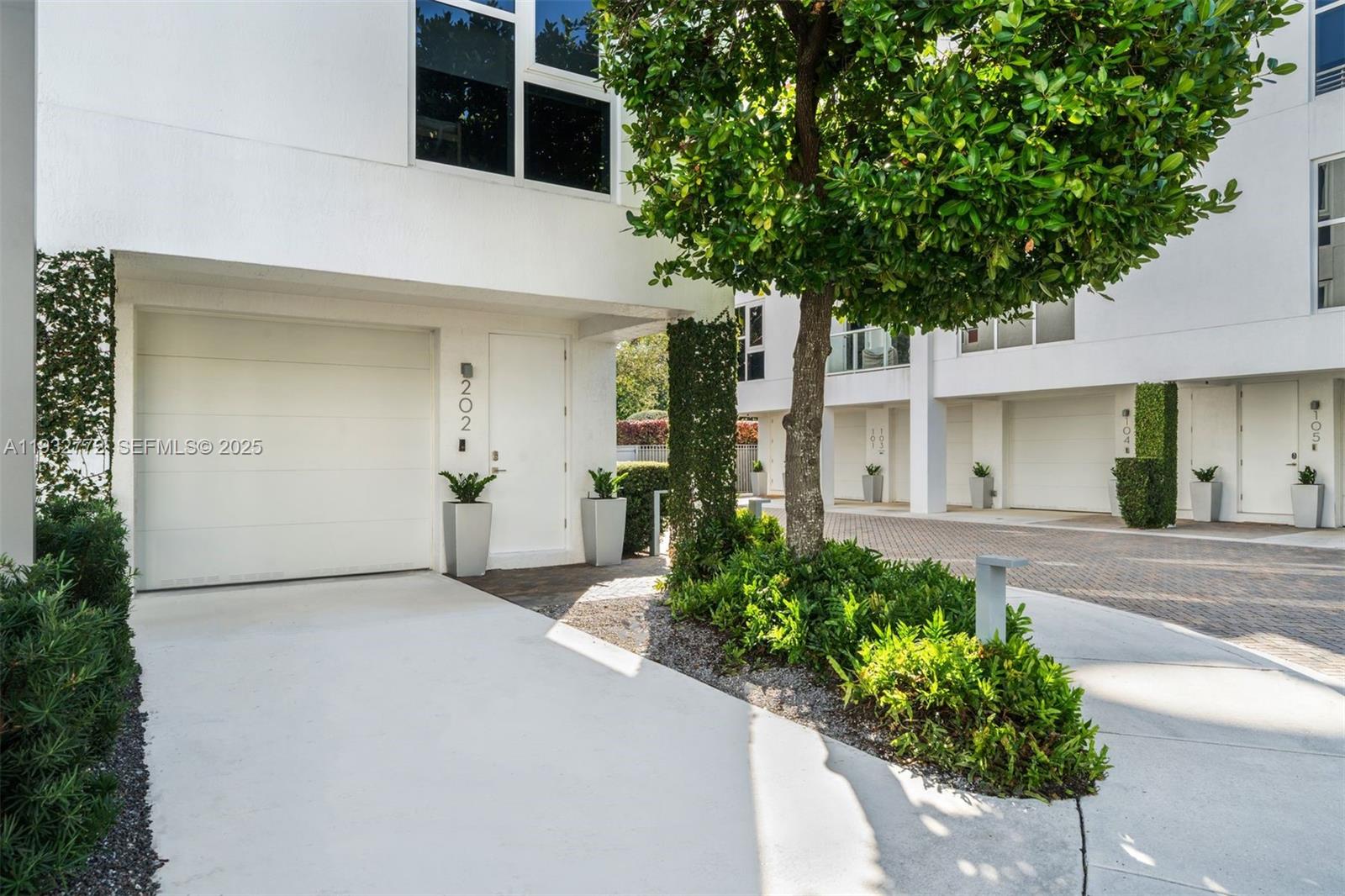 ONE BAY CONDO - Residential
