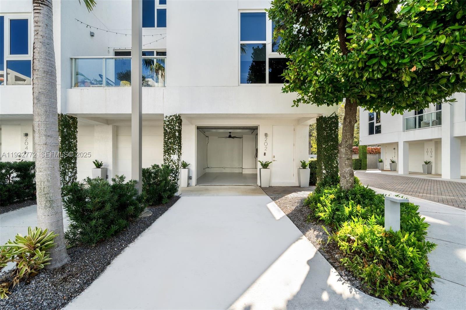 ONE BAY CONDO - Residential