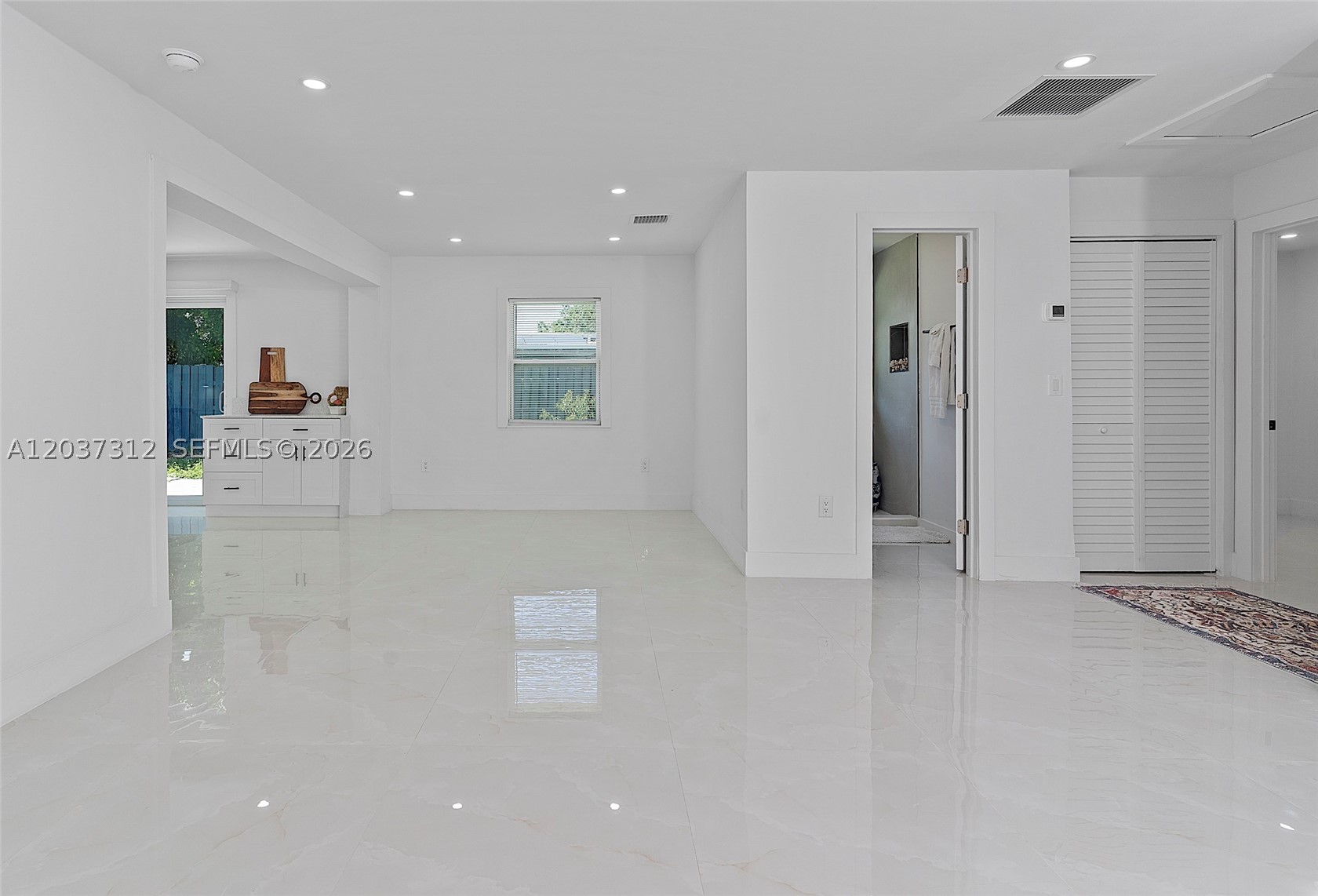 CRESTHAVEN NO 4 - Residential Lease