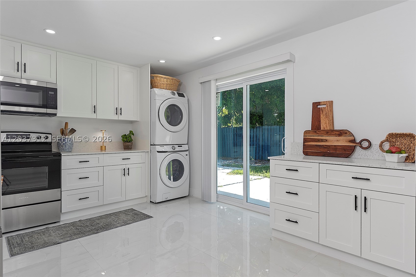 CRESTHAVEN NO 4 - Residential Lease