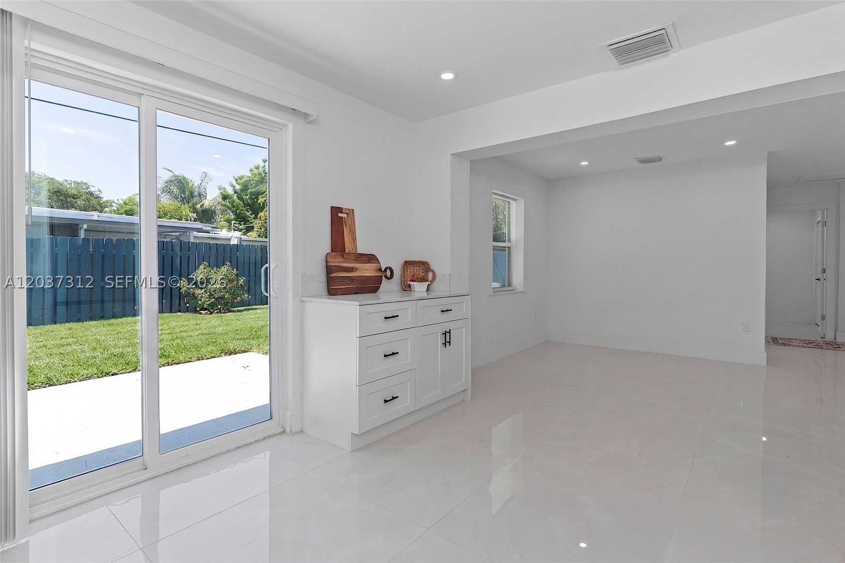 CRESTHAVEN NO 4 - Residential Lease