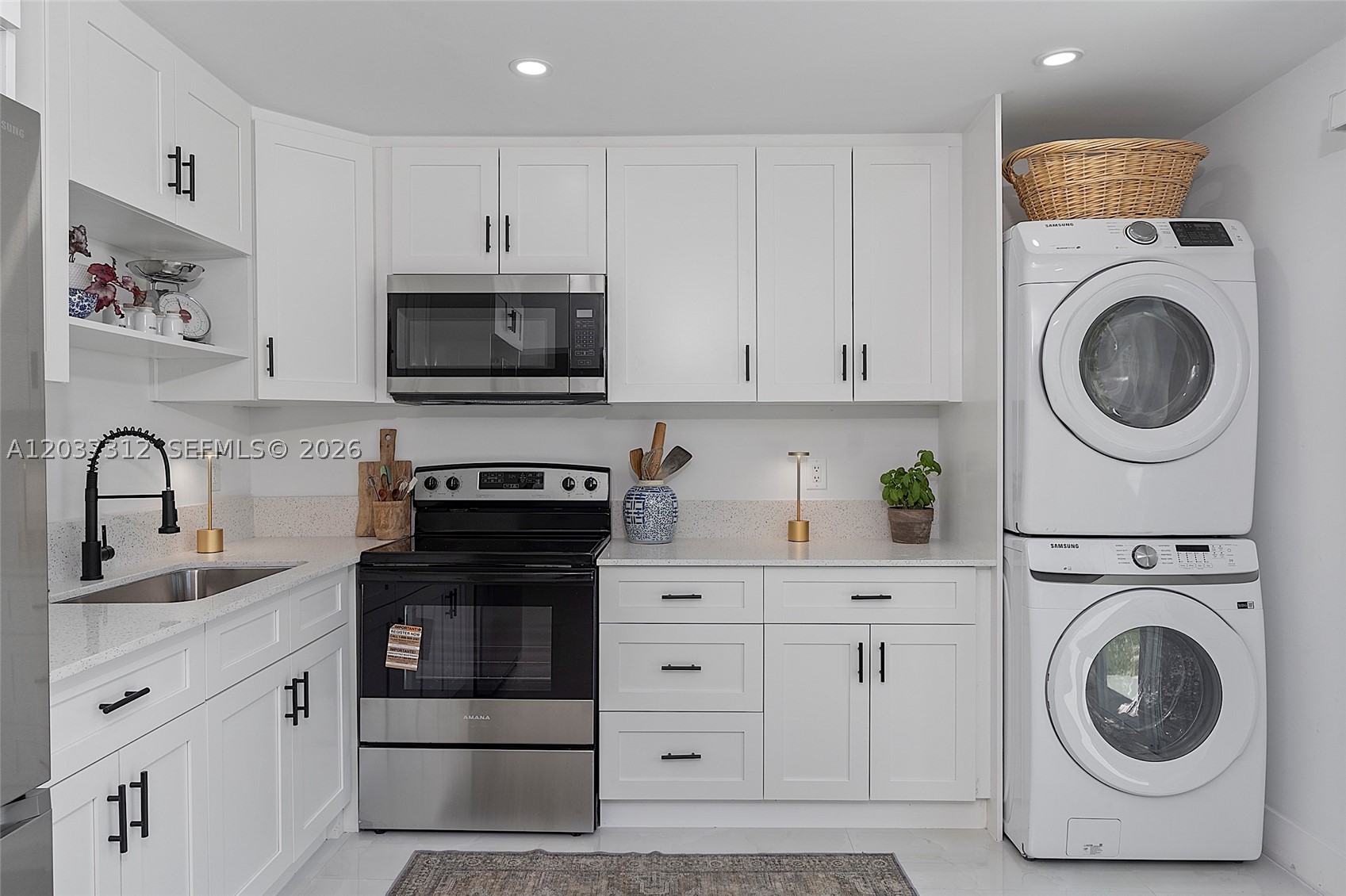 CRESTHAVEN NO 4 - Residential Lease