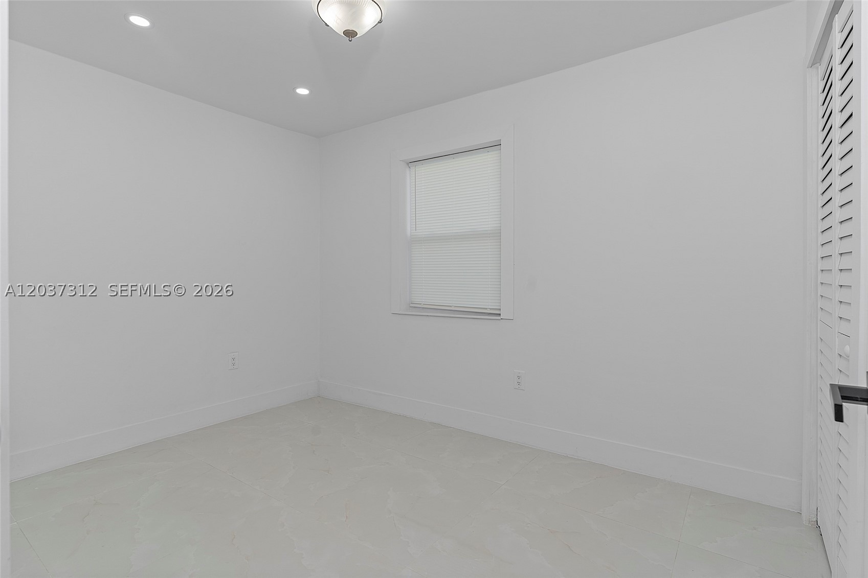CRESTHAVEN NO 4 - Residential Lease