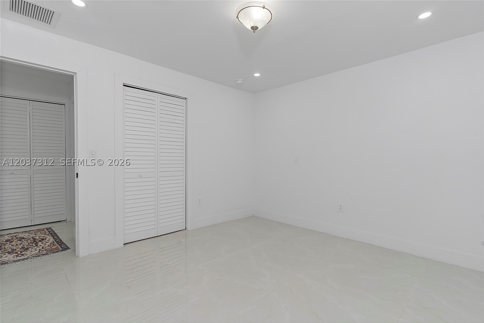CRESTHAVEN NO 4 - Residential Lease