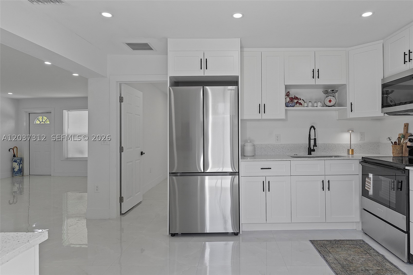 CRESTHAVEN NO 4 - Residential Lease