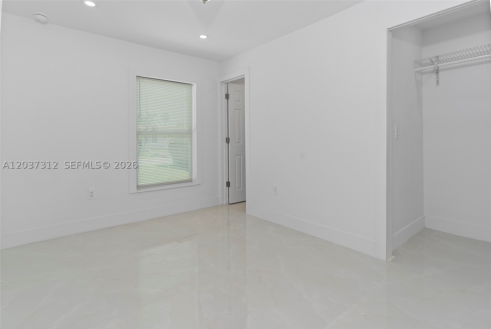 CRESTHAVEN NO 4 - Residential Lease