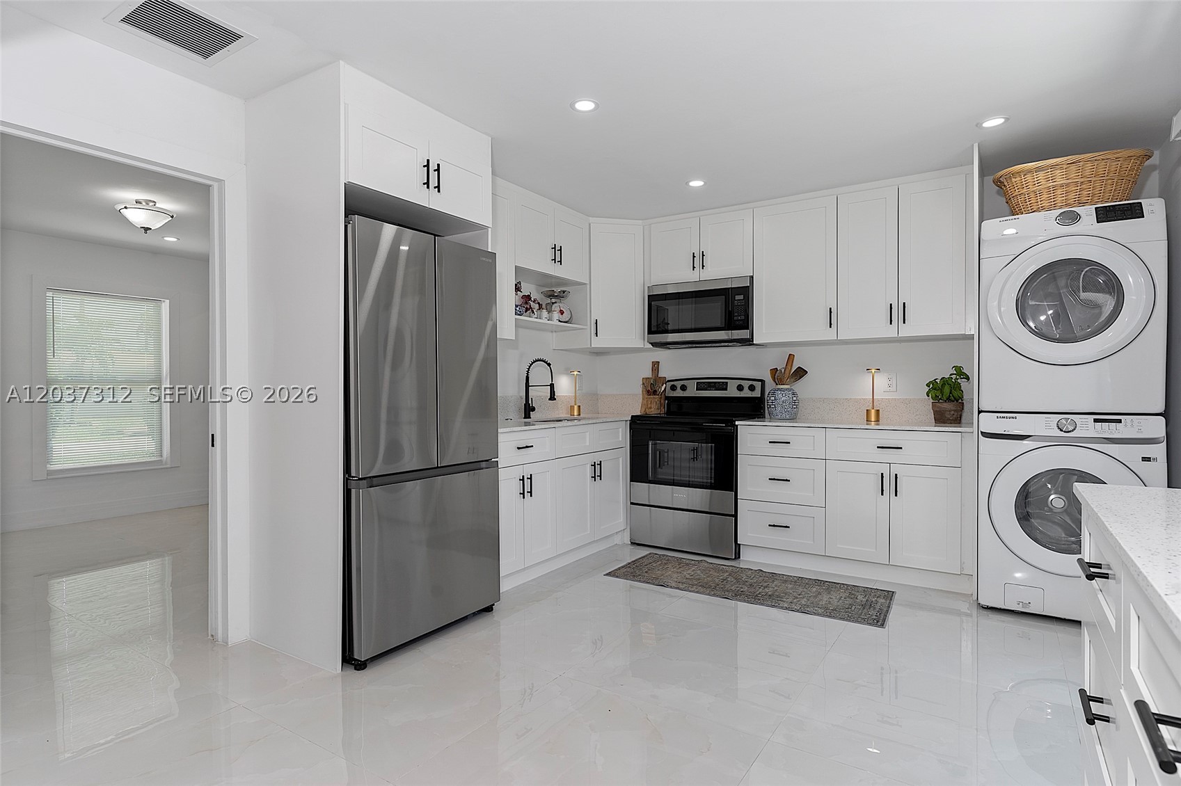 CRESTHAVEN NO 4 - Residential Lease