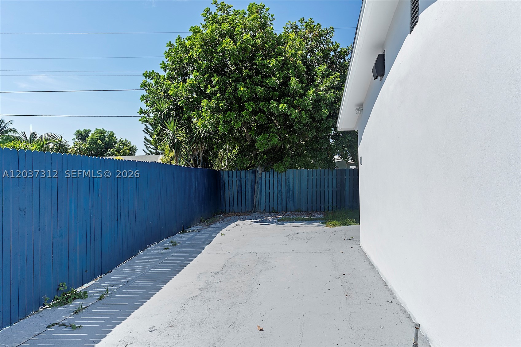 CRESTHAVEN NO 4 - Residential Lease