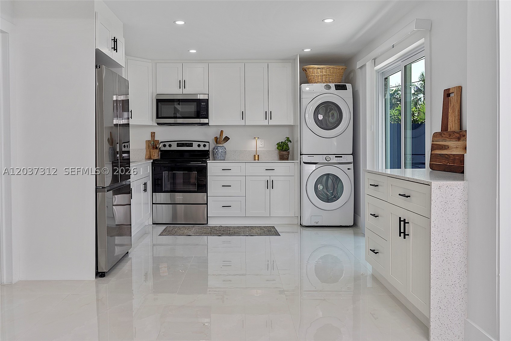 CRESTHAVEN NO 4 - Residential Lease