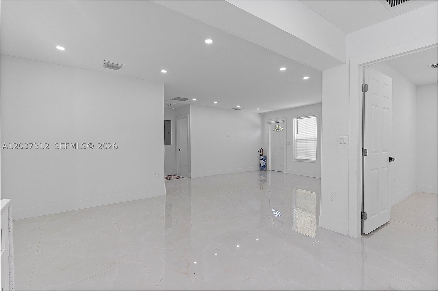 CRESTHAVEN NO 4 - Residential Lease