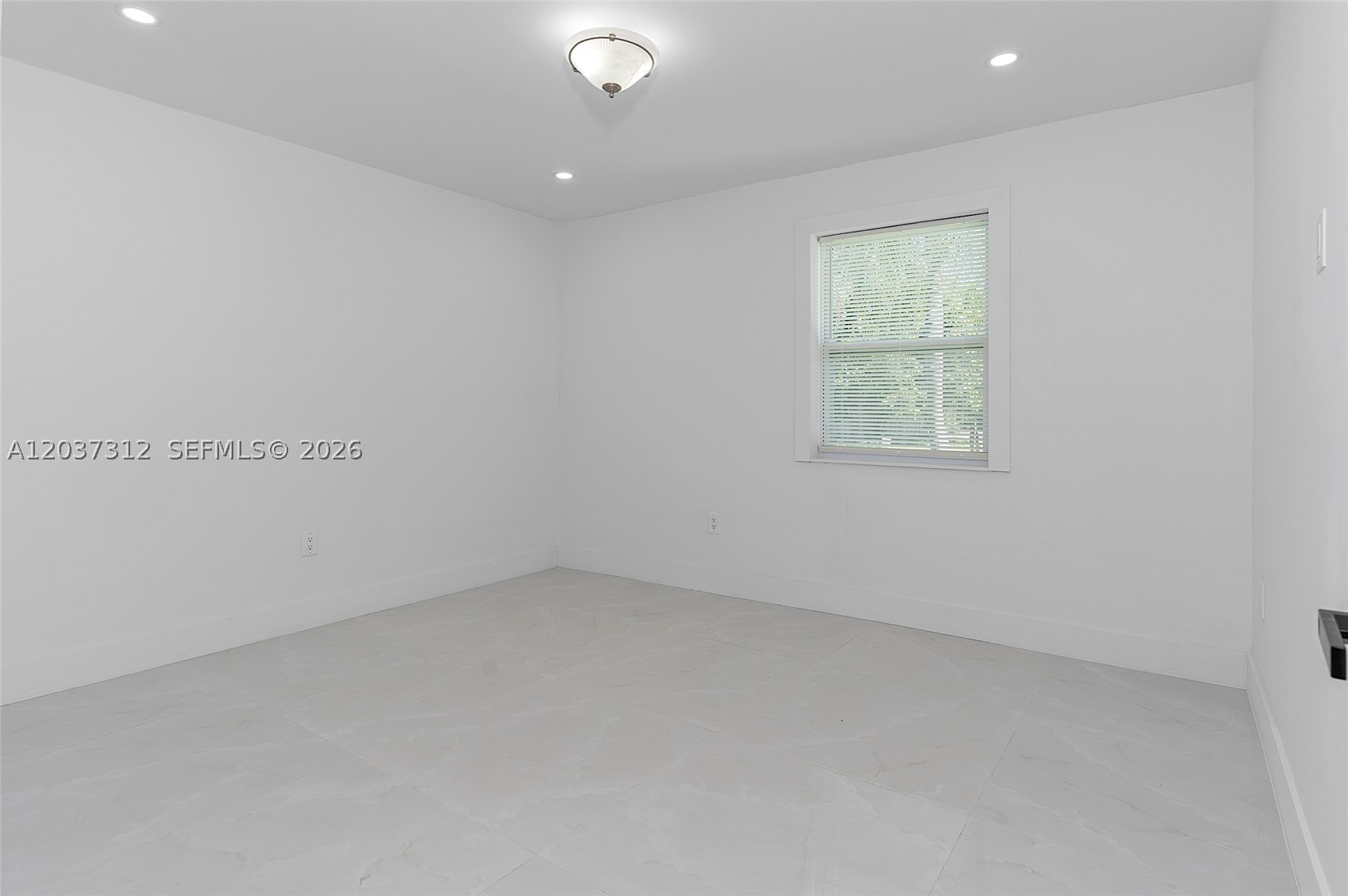 CRESTHAVEN NO 4 - Residential Lease
