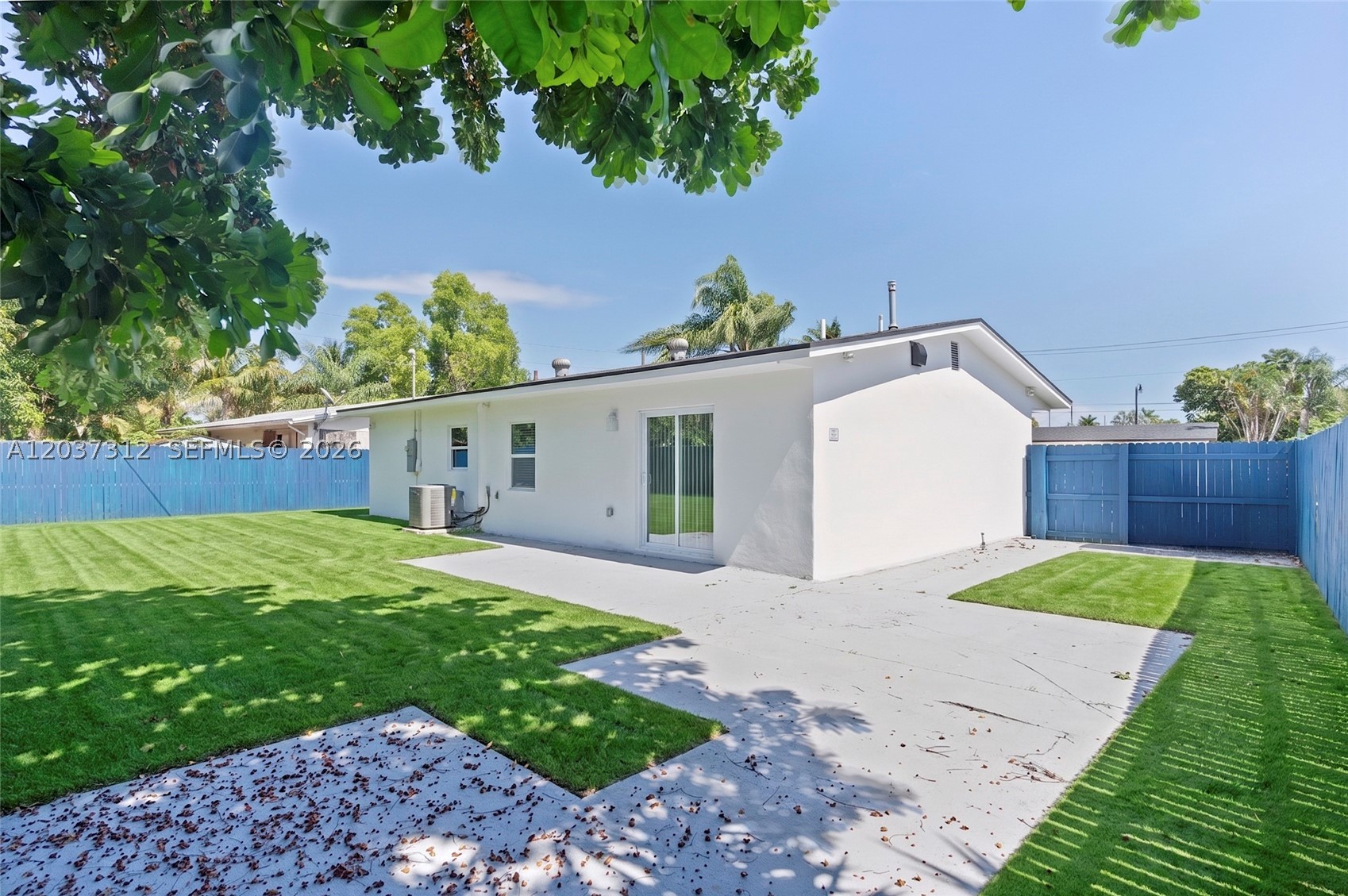 CRESTHAVEN NO 4 - Residential Lease