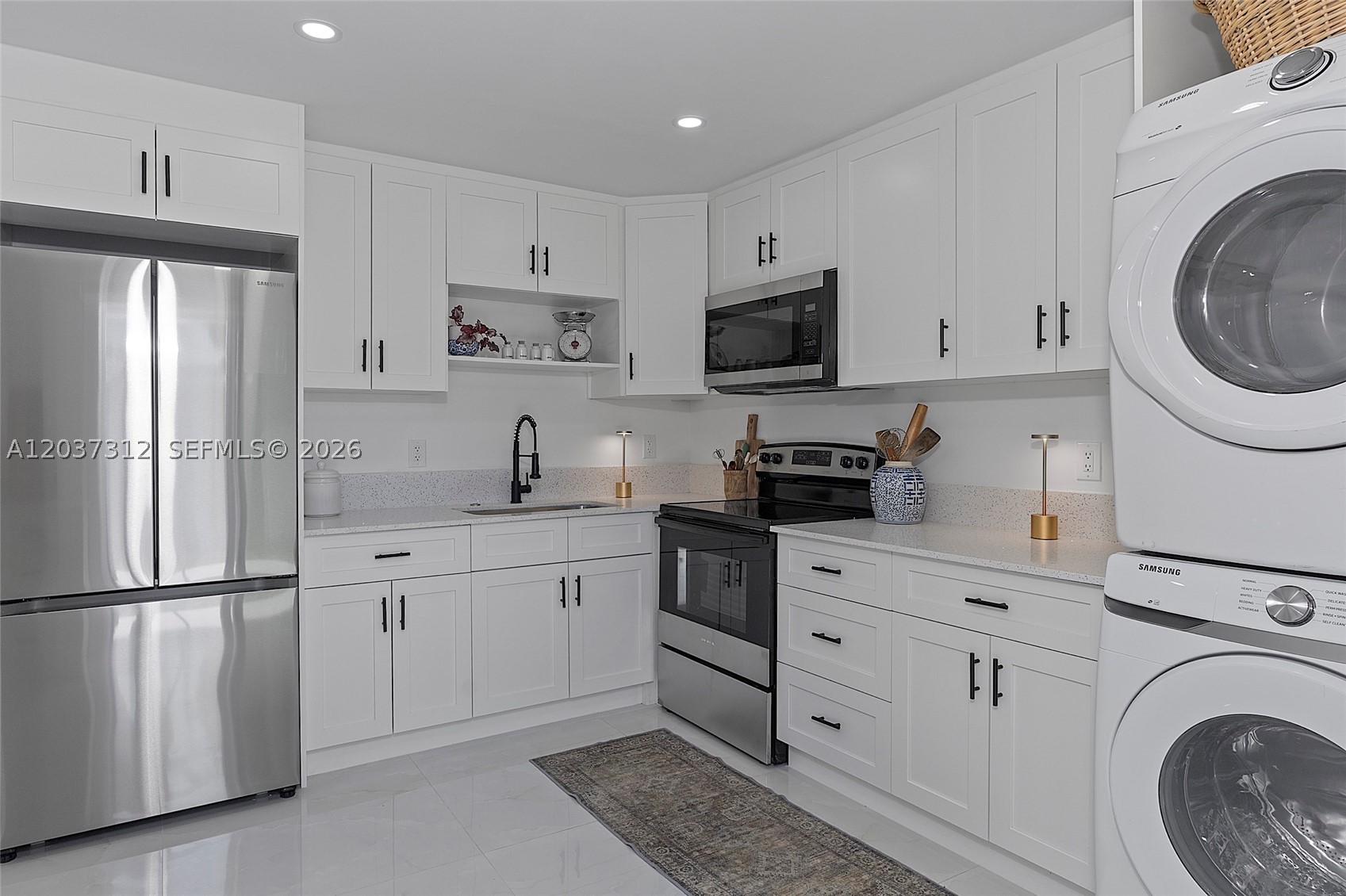 CRESTHAVEN NO 4 - Residential Lease