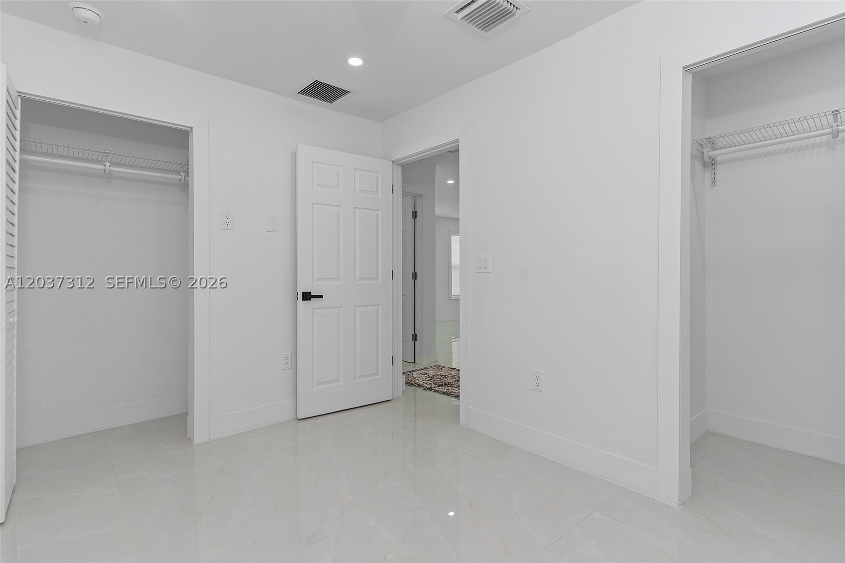 CRESTHAVEN NO 4 - Residential Lease
