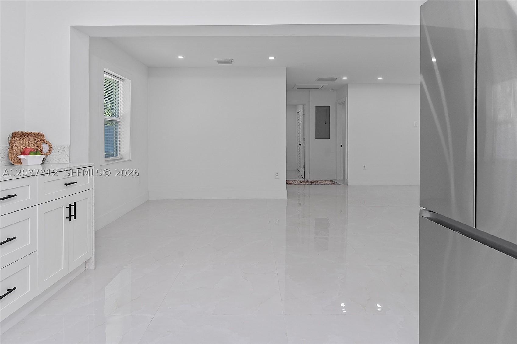 CRESTHAVEN NO 4 - Residential Lease