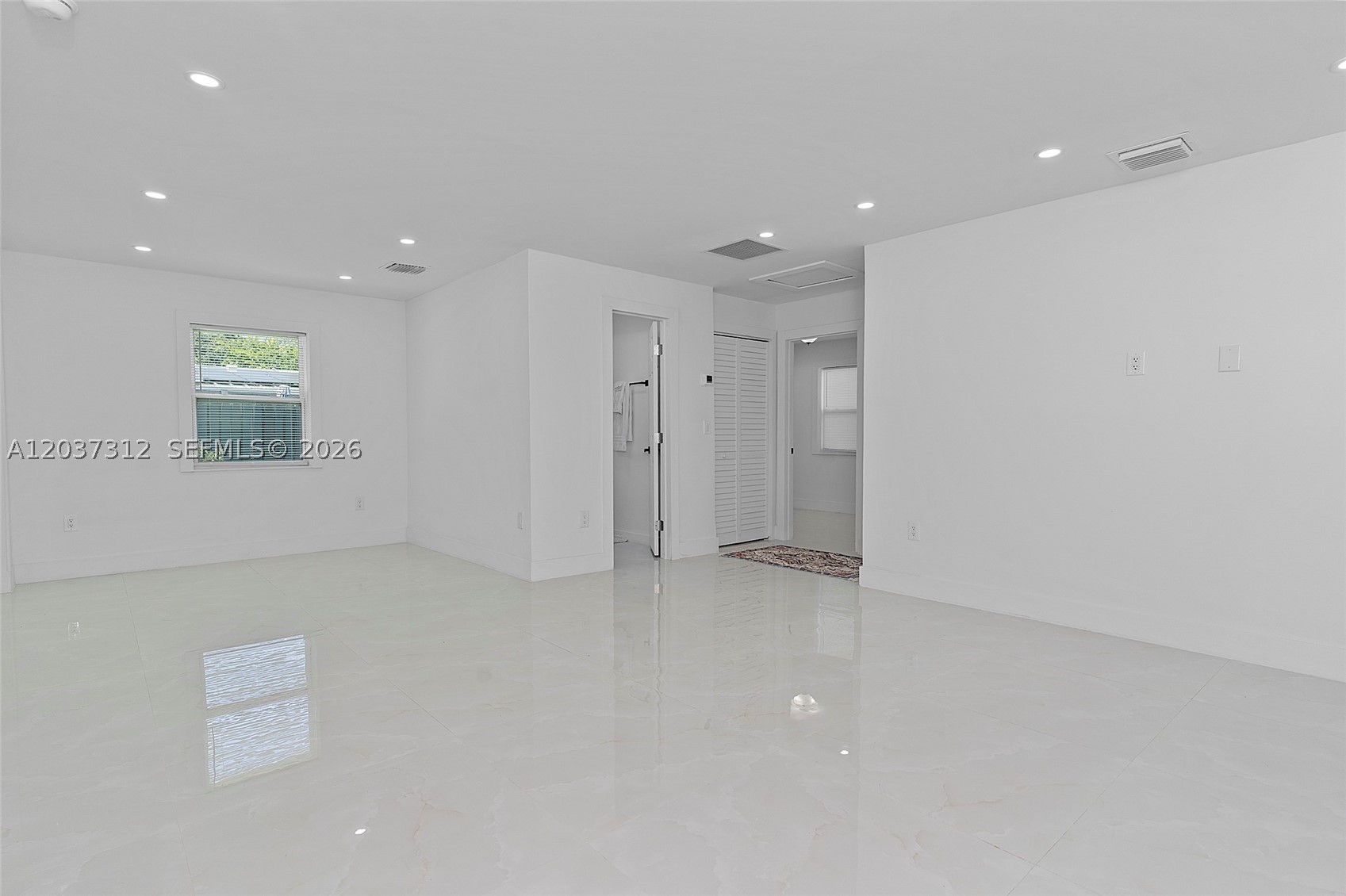 CRESTHAVEN NO 4 - Residential Lease
