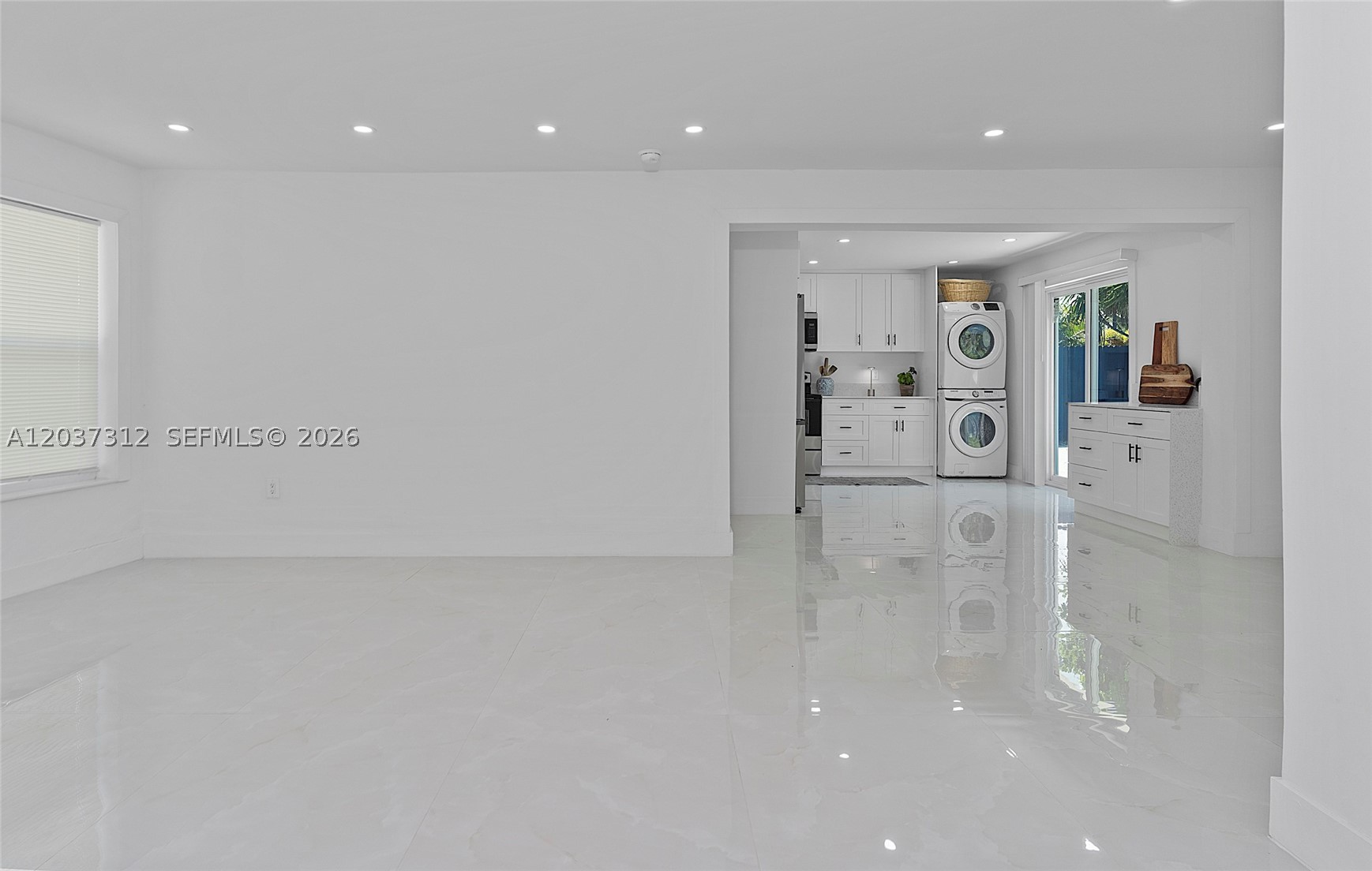 CRESTHAVEN NO 4 - Residential Lease