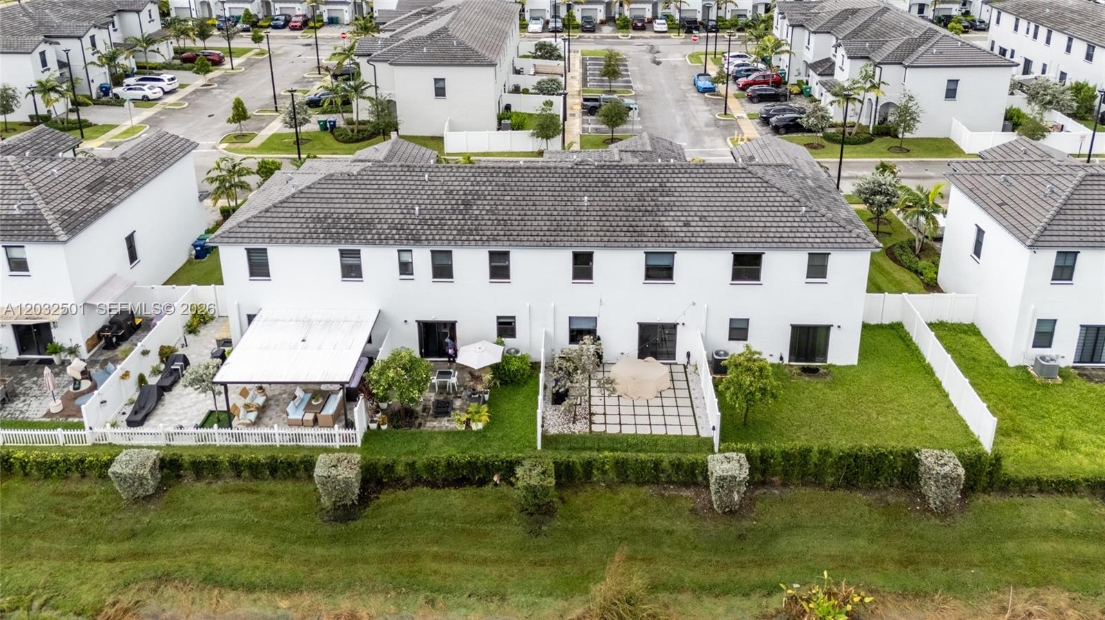 VISTA LAGO - Residential
